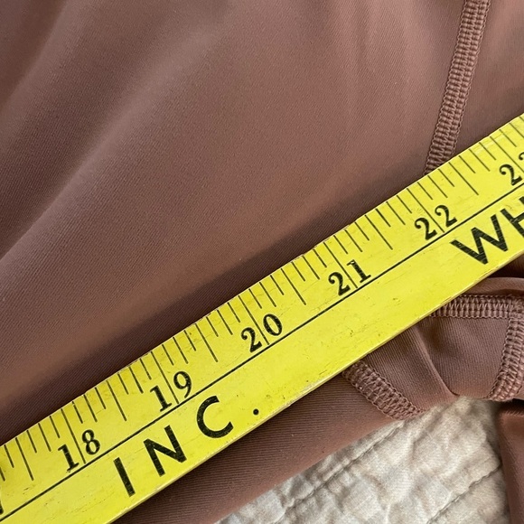 Lululemon Wunder Under High-Rise Crop 21" *Luxtreme Mesh Red Dust Size 12 - Picture 12 of 12